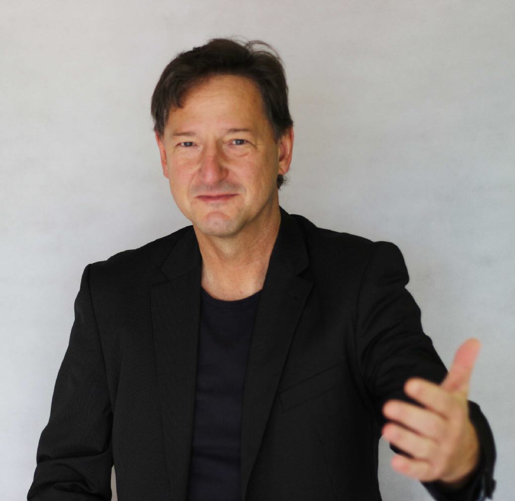 Rufen Sie mich doch einfach an: +49(0)5824-985-377